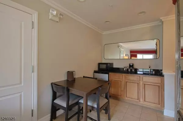 2 Chamonix Dr #511, Vernon Twp., NJ 07462