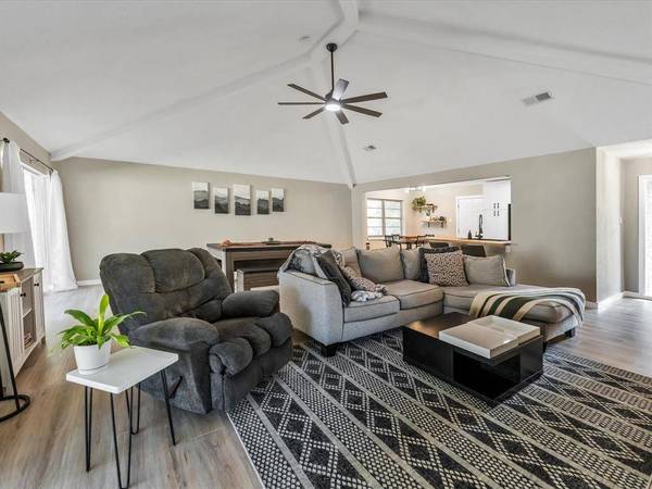 618 Rolling Hills RD, Huntsville, TX 77340