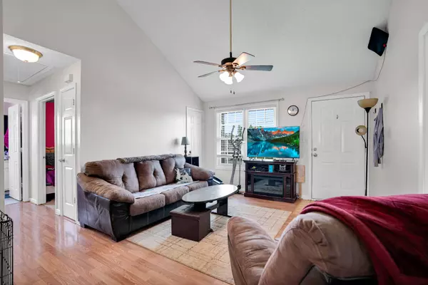 446 Cranklen Cir, Clarksville, TN 37042