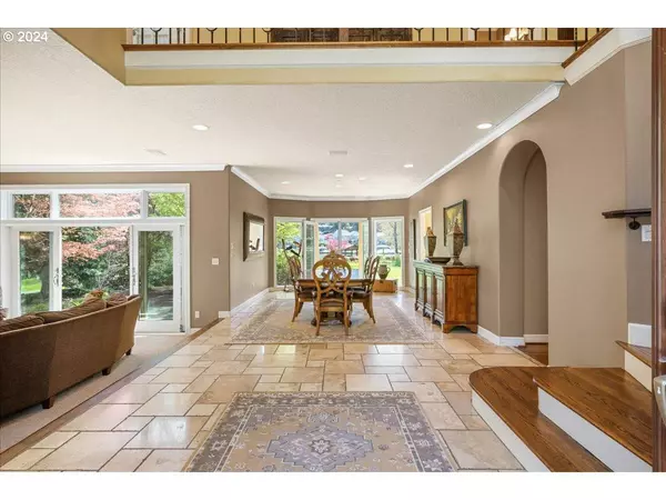 4464 LAKEVIEW BLVD, Lake Oswego, OR 97035