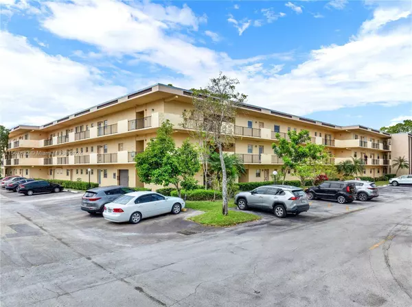 100 Berkley Rd #306, Hollywood, FL 33024