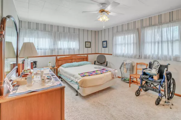 1879 Hemmeter Road, Saginaw, MI 48638