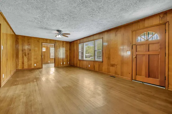 34 Horseshoe Bend Ln, Elmwood, TN 38560