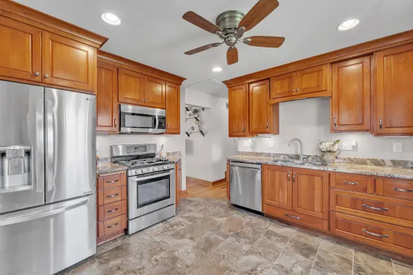 4147 S 55th St, Milwaukee, WI 53220