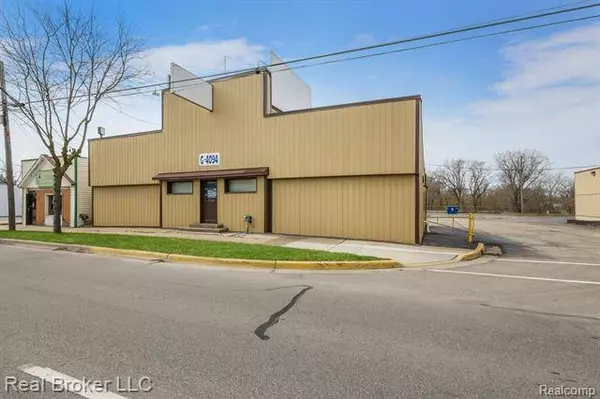 4094 & 4084 S SAGINAW Street, Burton, MI 48529