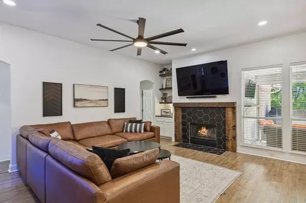 6733 Big Springs Drive, Arlington, TX 76001