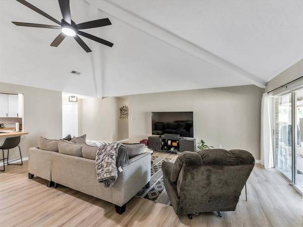 618 Rolling Hills RD, Huntsville, TX 77340