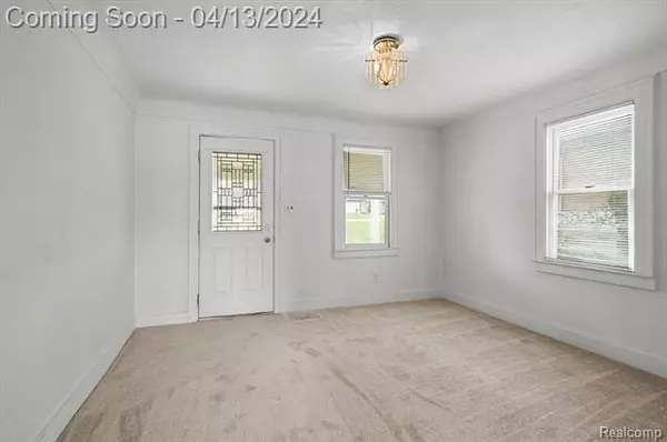 10120 Elizabeth Lake Road, White Lake, MI 48386