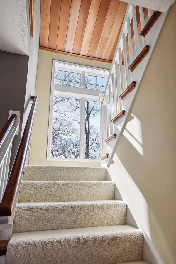 1350 Hesse Farm RD, Chanhassen, MN 55318