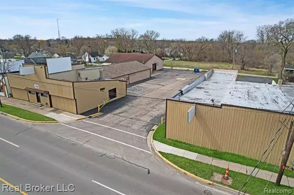 4094 & 4084 S SAGINAW Street, Burton, MI 48529