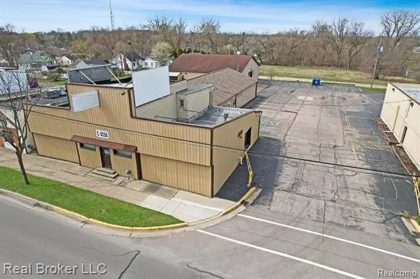 4094 & 4084 S SAGINAW Street, Burton, MI 48529