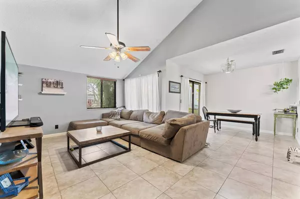 1615 Woodbridge Lakes CIR, West Palm Beach, FL 33406