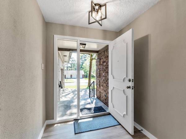 618 Rolling Hills RD, Huntsville, TX 77340