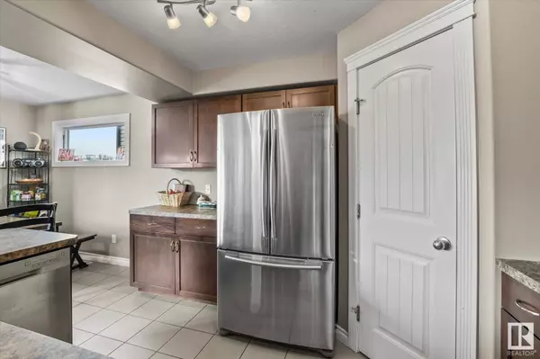 27 VERONICA HL, Spruce Grove, AB T7X 0G9