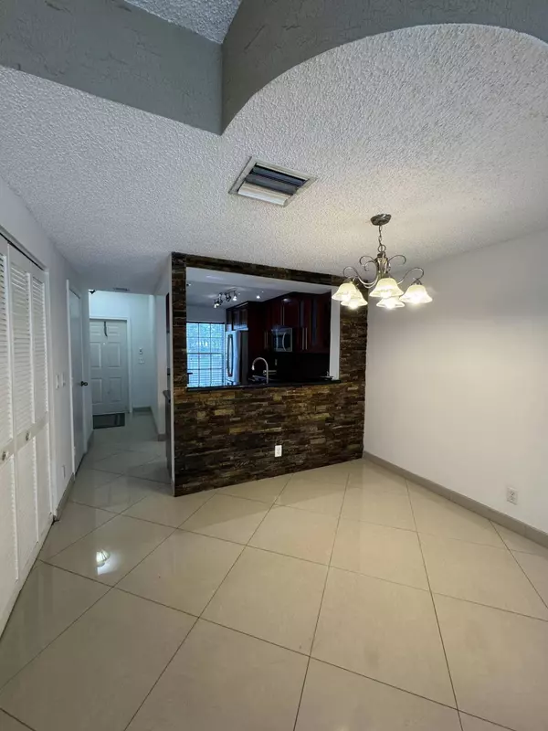 4904 SW 31st TER, Dania, FL 33312