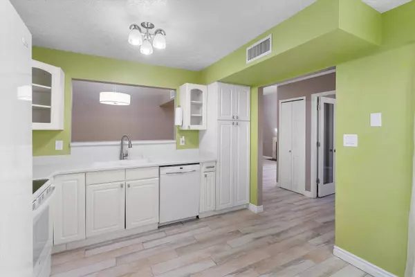 10602 Cueva Del Oso NE, Albuquerque, NM 87111