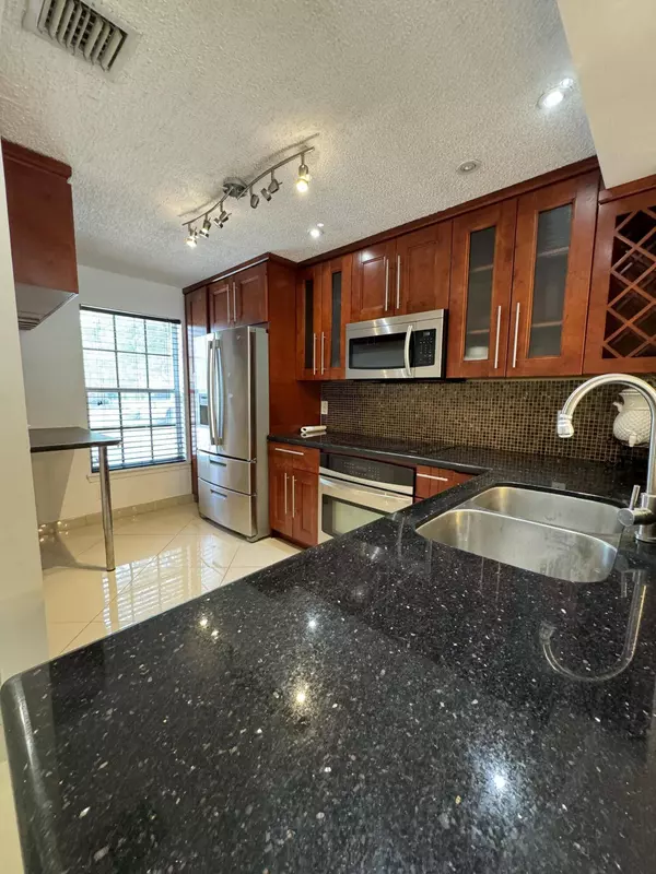 4904 SW 31st TER, Dania, FL 33312