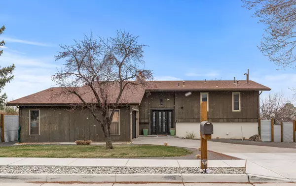 1918 Camino Uva, Los Alamos, NM 87544