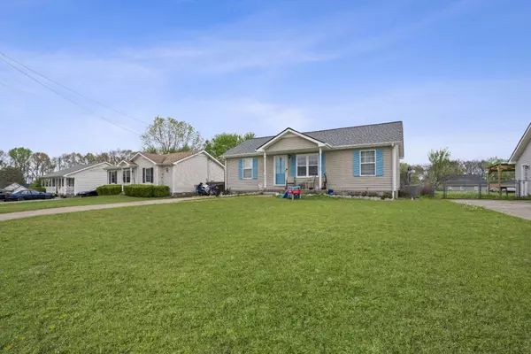 446 Cranklen Cir, Clarksville, TN 37042