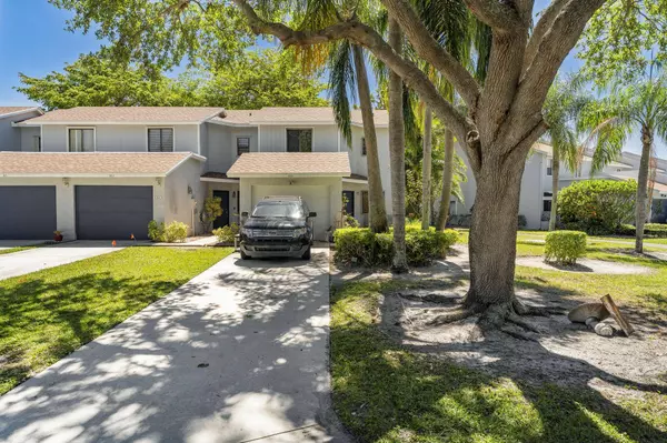 1615 Woodbridge Lakes CIR, West Palm Beach, FL 33406