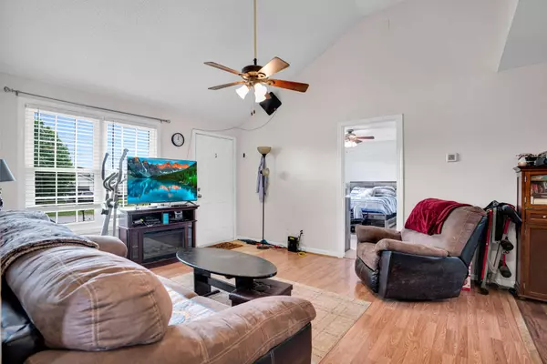 446 Cranklen Cir, Clarksville, TN 37042