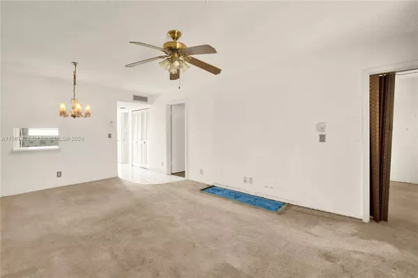 100 Berkley Rd #306, Hollywood, FL 33024