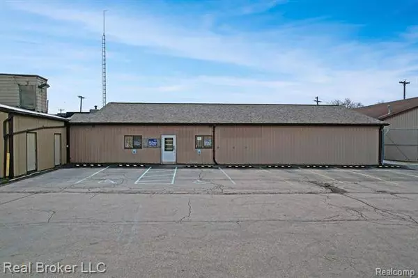 4094 & 4084 S SAGINAW Street, Burton, MI 48529