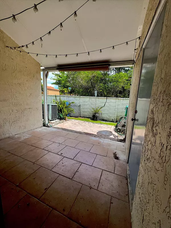 4904 SW 31st TER, Dania, FL 33312