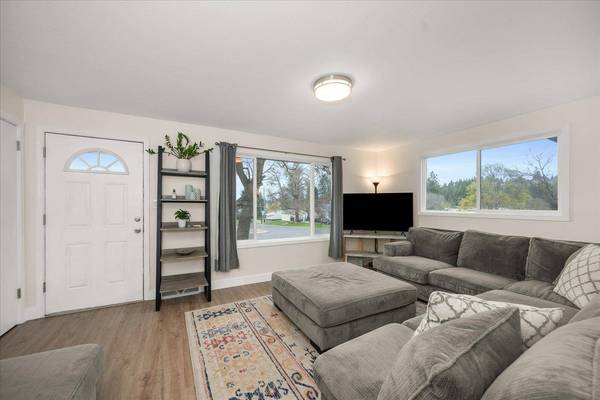 6028 N Oak St, Spokane, WA 99205