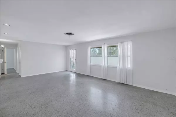 8101 120TH ST, Seminole, FL 33772