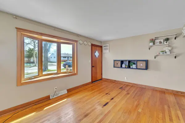 4147 S 55th St, Milwaukee, WI 53220