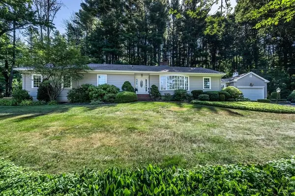 102 Hillside Rd, North Andover, MA 01845