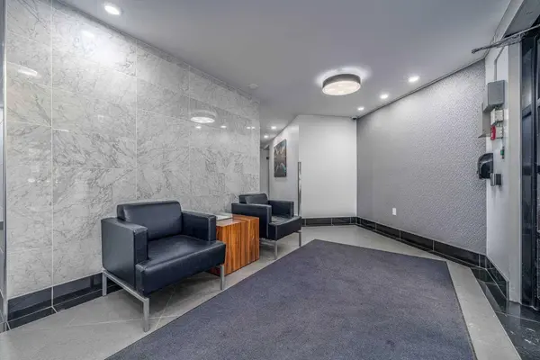 10 Sierra Morena Mews SW #210, Calgary, AB T3H 3K5