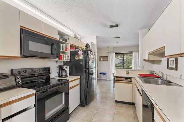 1615 Woodbridge Lakes CIR, West Palm Beach, FL 33406