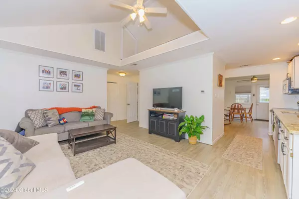 27 Prince Ct Court, Albany, NY 12205