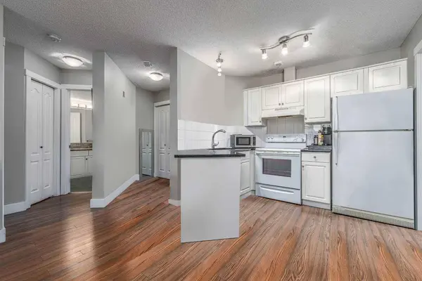 10 Sierra Morena Mews SW #210, Calgary, AB T3H 3K5