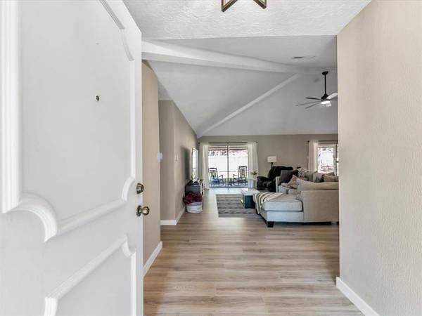 618 Rolling Hills RD, Huntsville, TX 77340