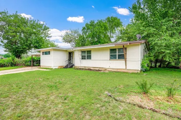 542 Souder Drive, Hurst, TX 76053