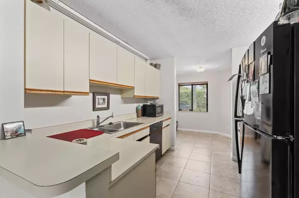 1615 Woodbridge Lakes CIR, West Palm Beach, FL 33406