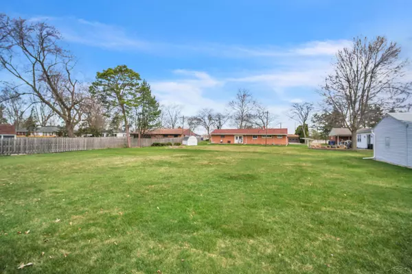 1879 Hemmeter Road, Saginaw, MI 48638