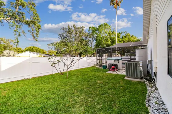 2029 DARLINGTON OAK DR, Seffner, FL 33584