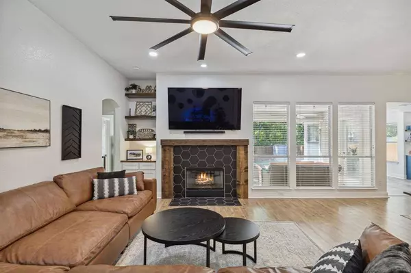 6733 Big Springs Drive, Arlington, TX 76001