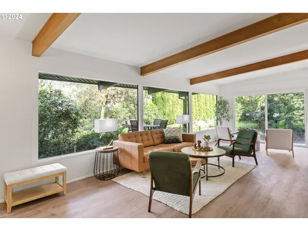 91061 LEASHORE DR, Vida, OR 97488