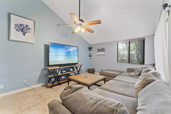 1615 Woodbridge Lakes CIR, West Palm Beach, FL 33406