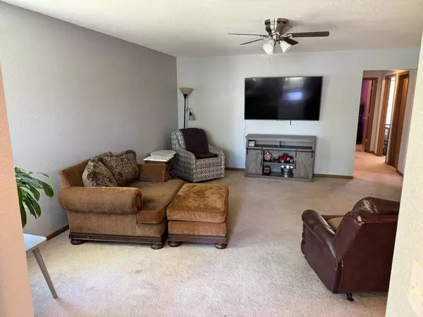 312 S Stone Creek DR, Gardner, KS 66030