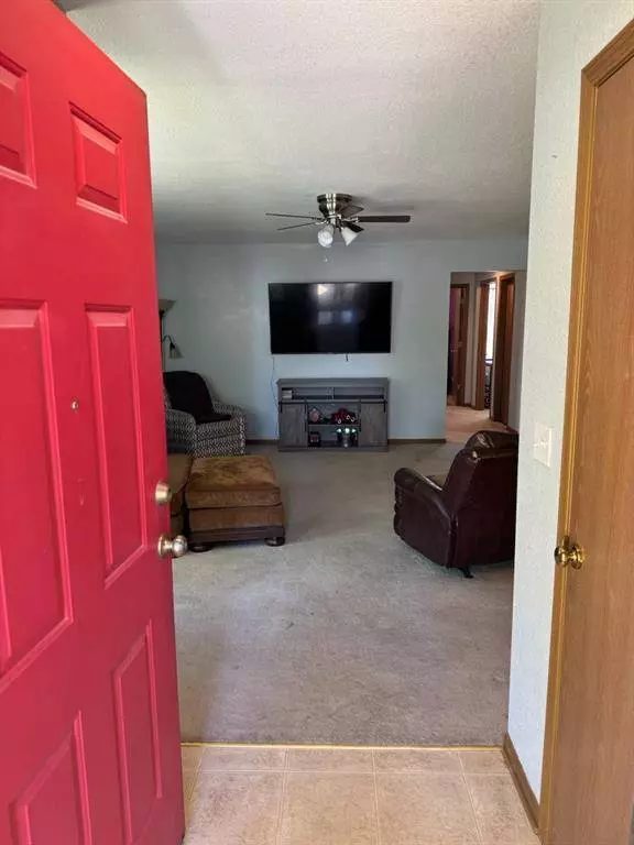 312 S Stone Creek DR, Gardner, KS 66030