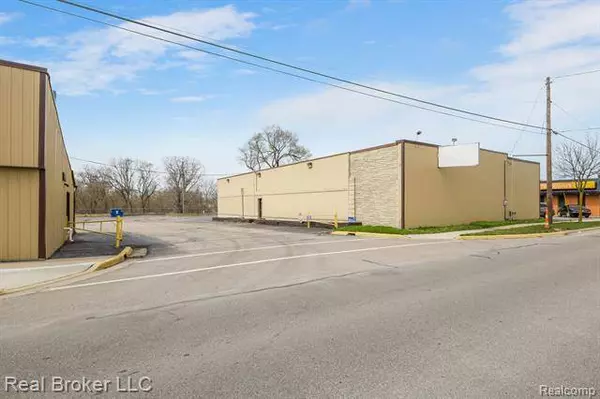 4094 & 4084 S SAGINAW Street, Burton, MI 48529