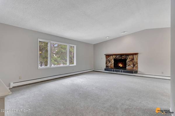 12811 Oomiak CIR, Anchorage, AK 99515