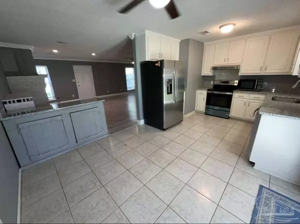 7048 Santa Barbara St, Pensacola, FL 32526