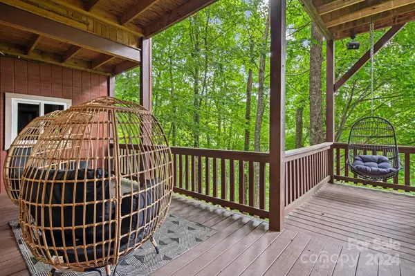 64 Field Mouse LN, Maggie Valley, NC 28751
